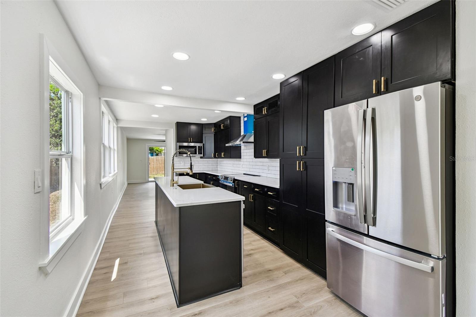 Image 18 of 63 For 4627 20th Avenue S