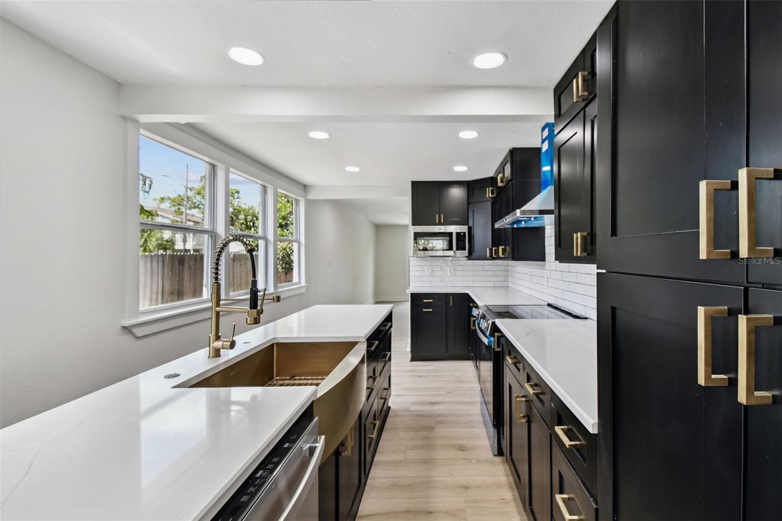 Image 19 of 63 For 4627 20th Avenue S