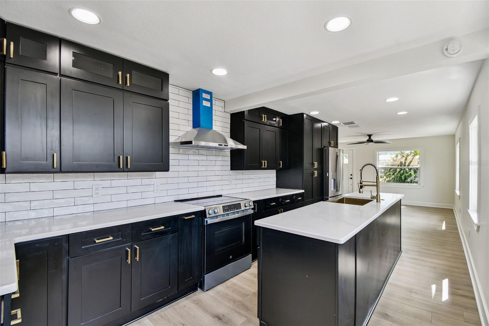 Image 23 of 63 For 4627 20th Avenue S