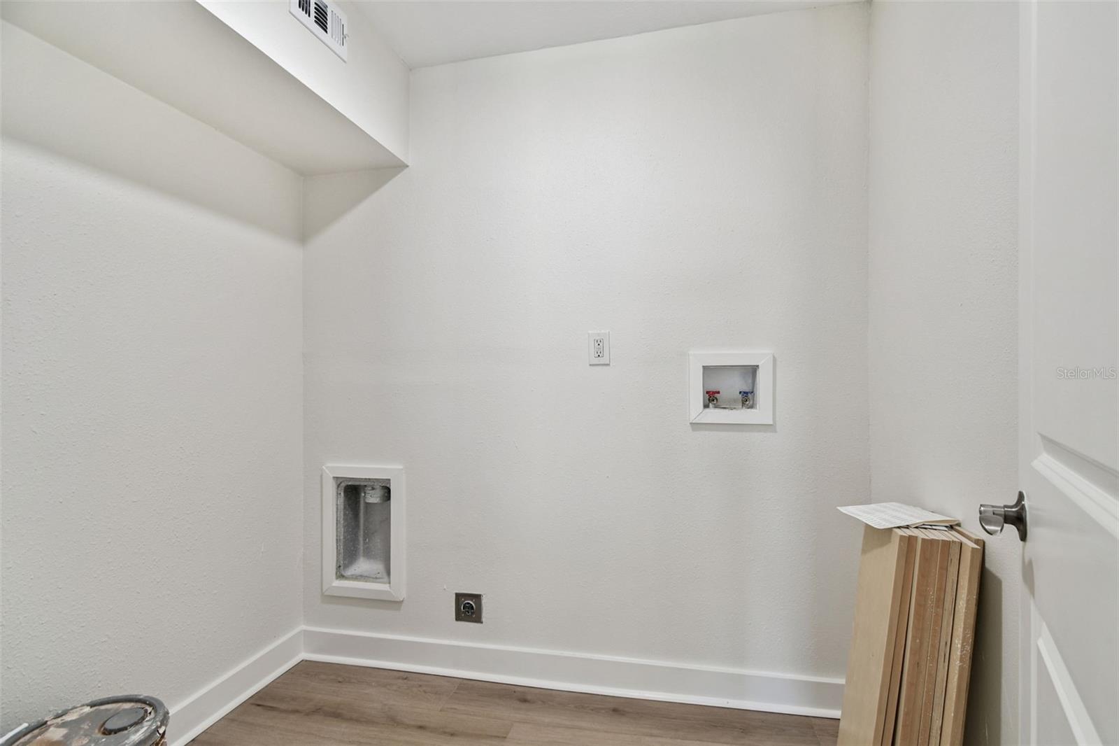 Image 28 of 63 For 4627 20th Avenue S