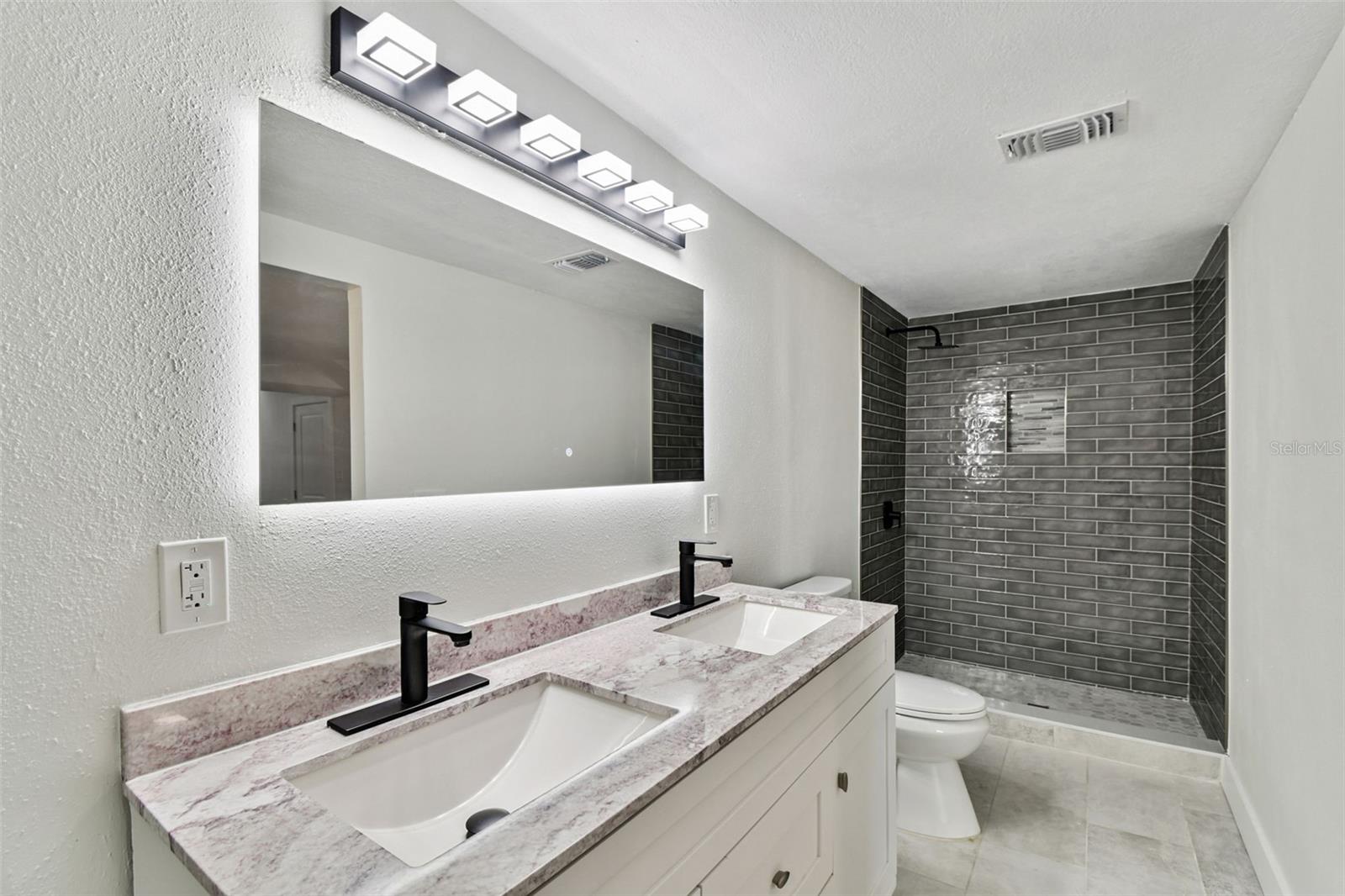 Image 33 of 63 For 4627 20th Avenue S