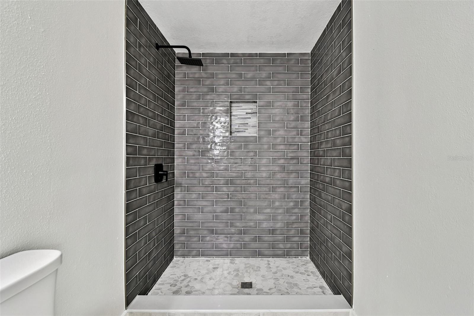 Image 34 of 63 For 4627 20th Avenue S