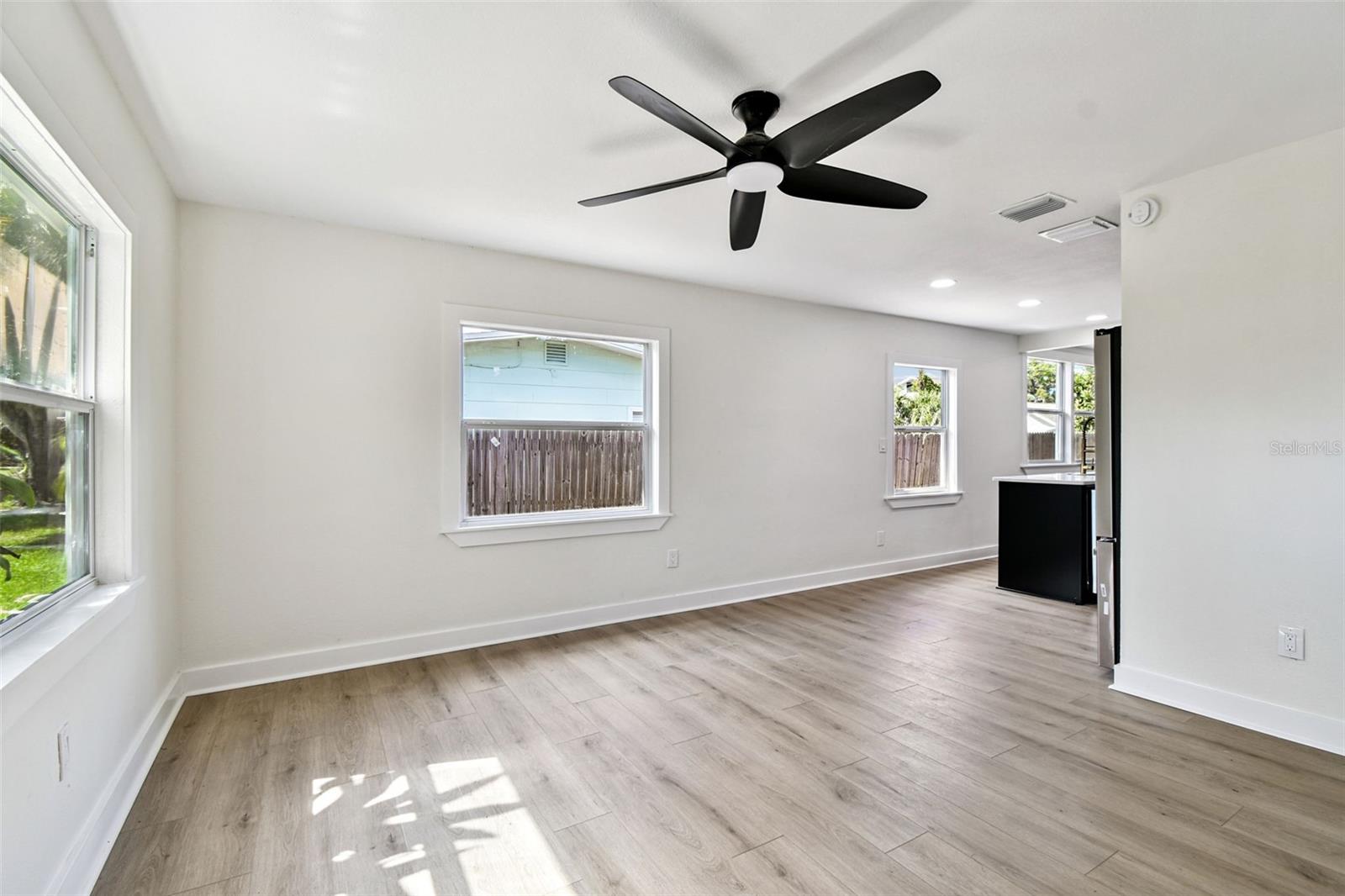 Image 4 of 63 For 4627 20th Avenue S