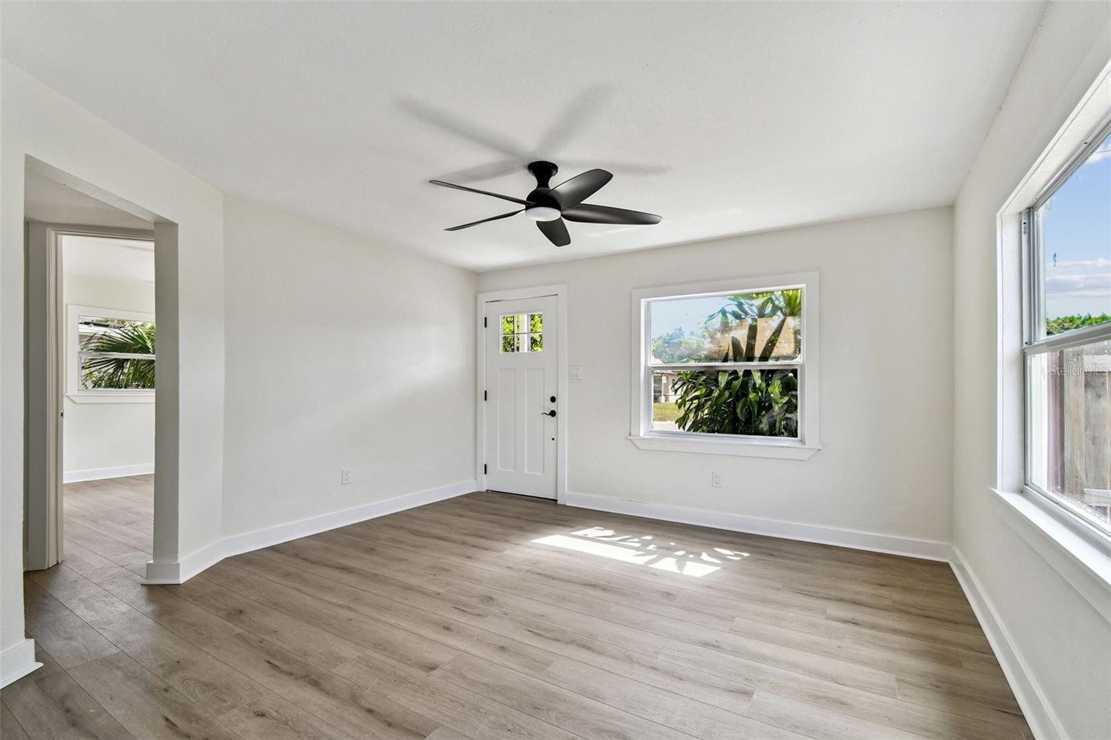 Image 5 of 63 For 4627 20th Avenue S