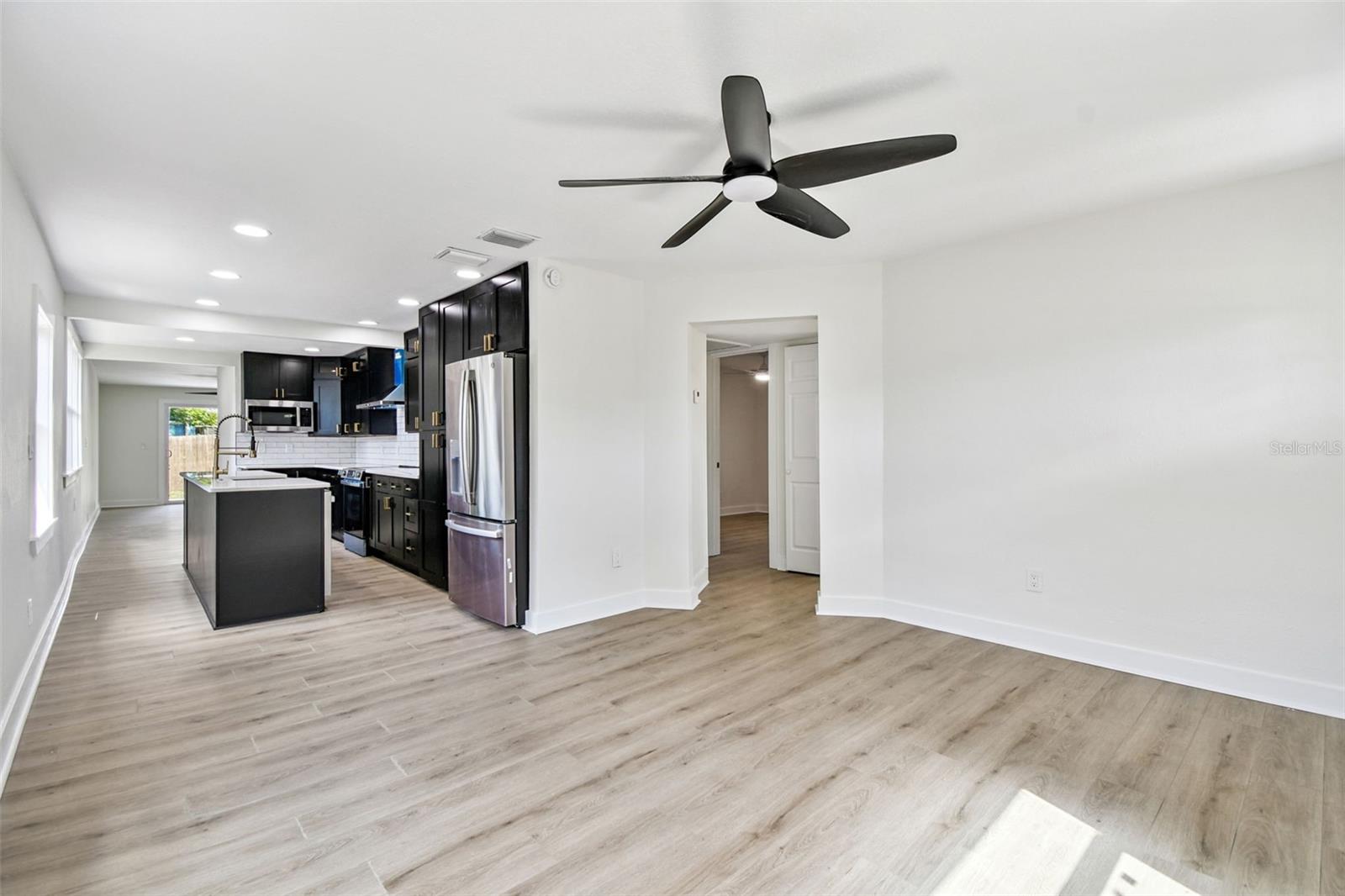 Image 6 of 63 For 4627 20th Avenue S