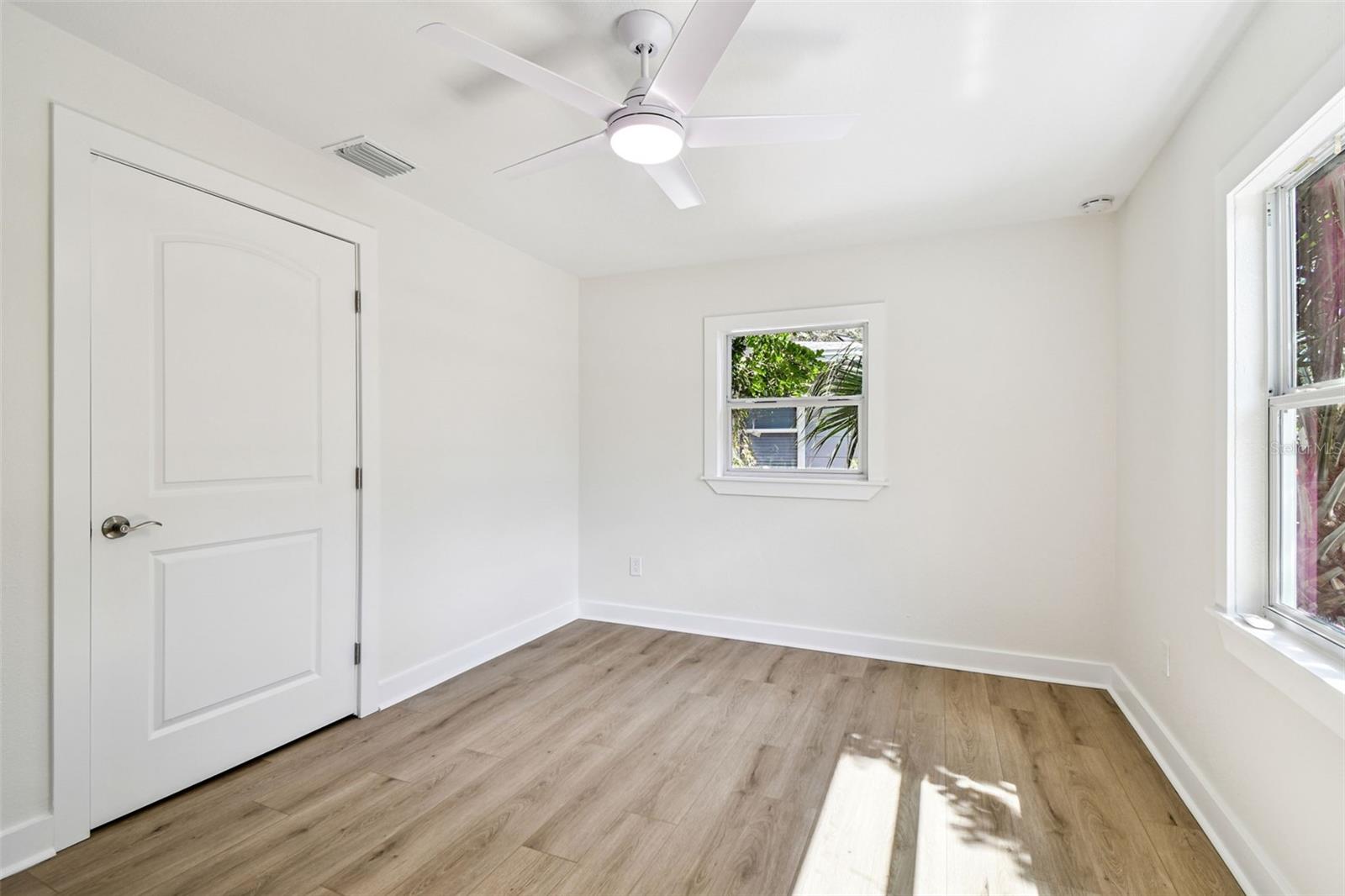 Image 8 of 63 For 4627 20th Avenue S