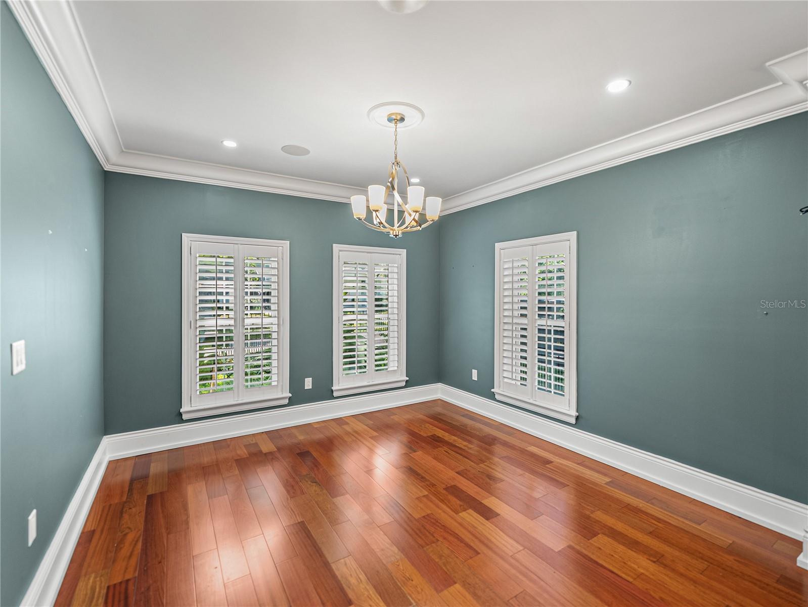 Image 18 of 92 For 3001 San Rafael Street