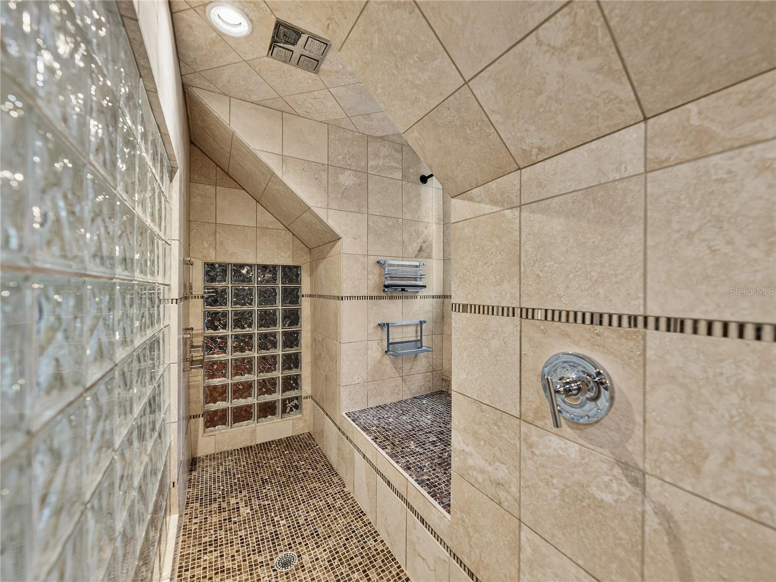 Image 43 of 92 For 3001 San Rafael Street
