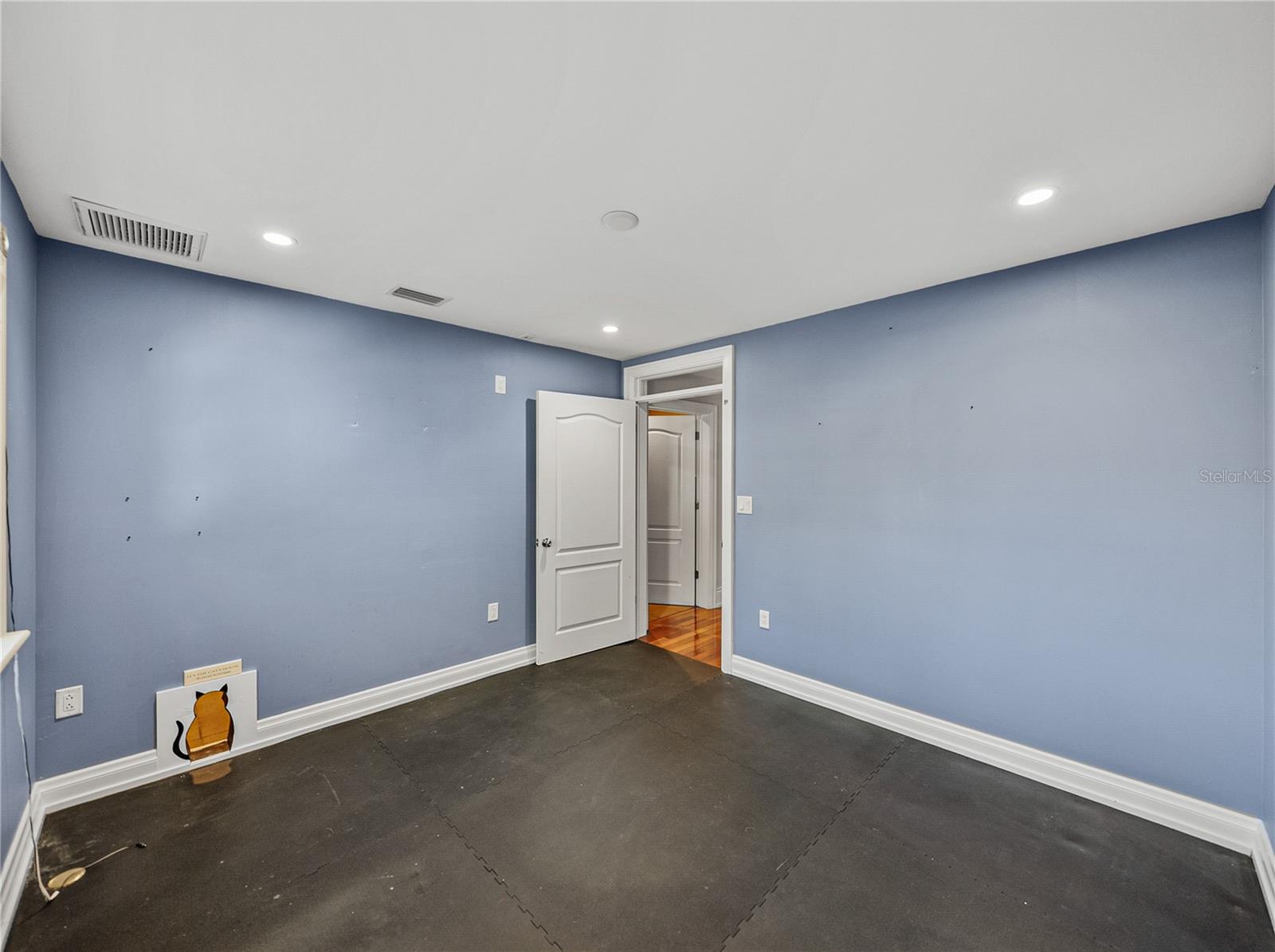 Image 48 of 92 For 3001 San Rafael Street
