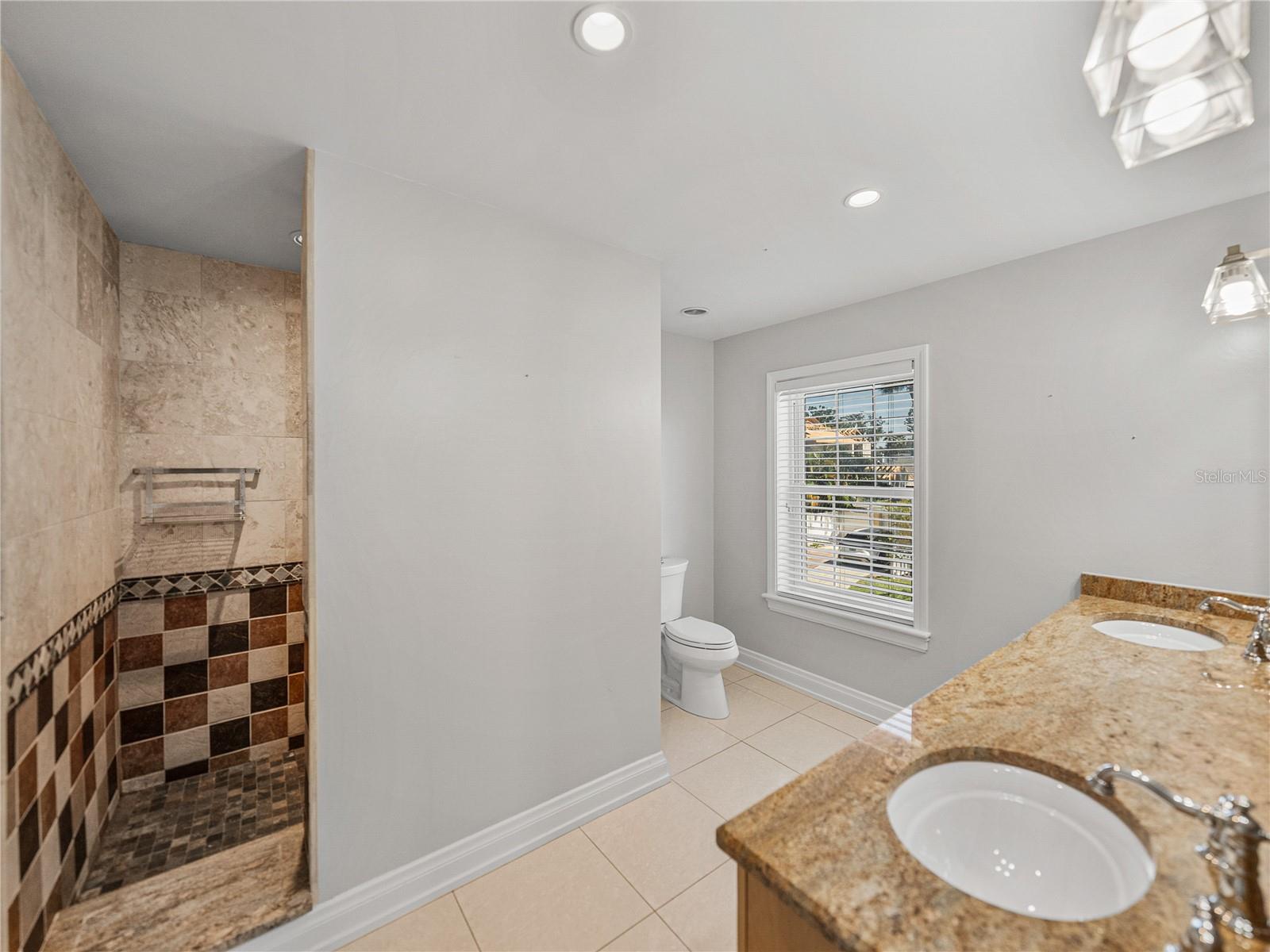 Image 73 of 92 For 3001 San Rafael Street