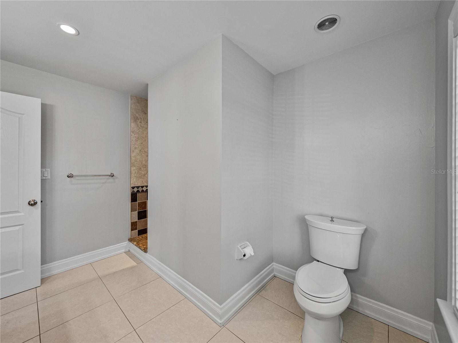 Image 75 of 92 For 3001 San Rafael Street