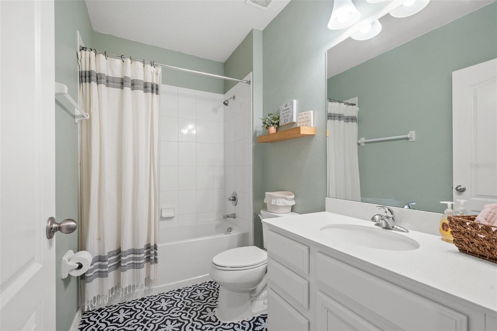 Image 15 of 32 For 10271 Hawks Landing Drive