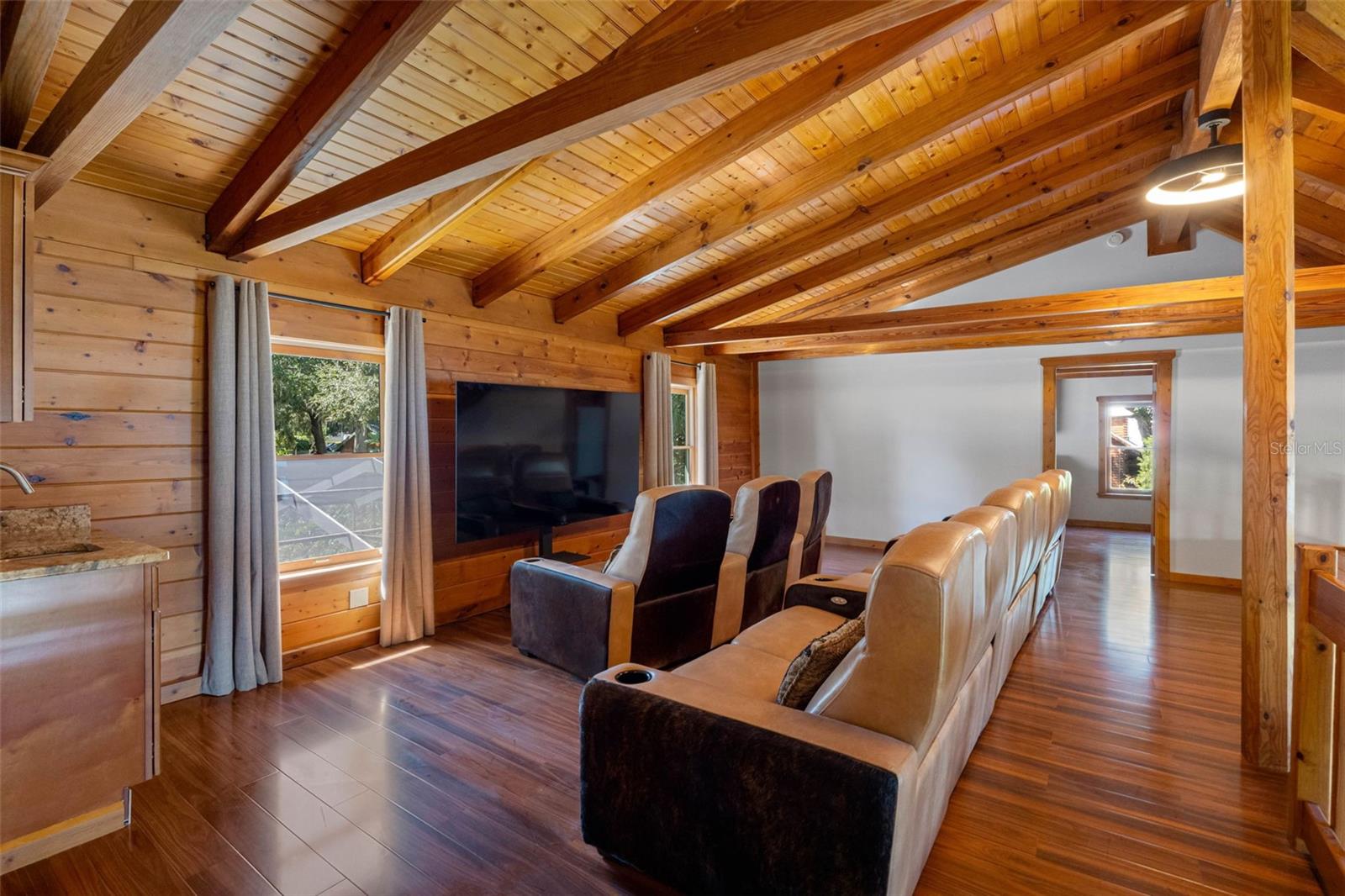 Listing photo id 8 for 11401 Thonotosassa Road
