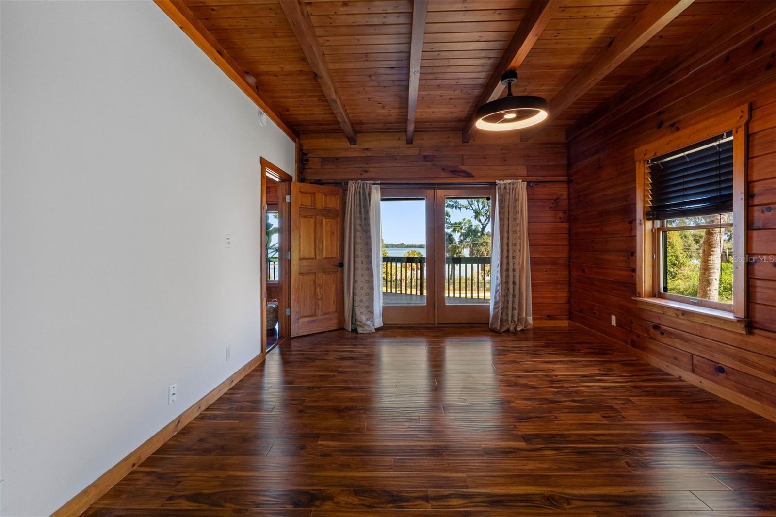 Listing photo id 13 for 11401 Thonotosassa Road