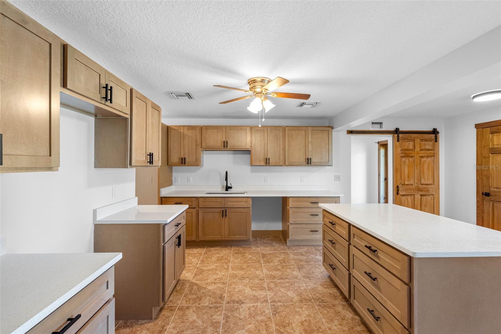 Listing photo id 17 for 11401 Thonotosassa Road
