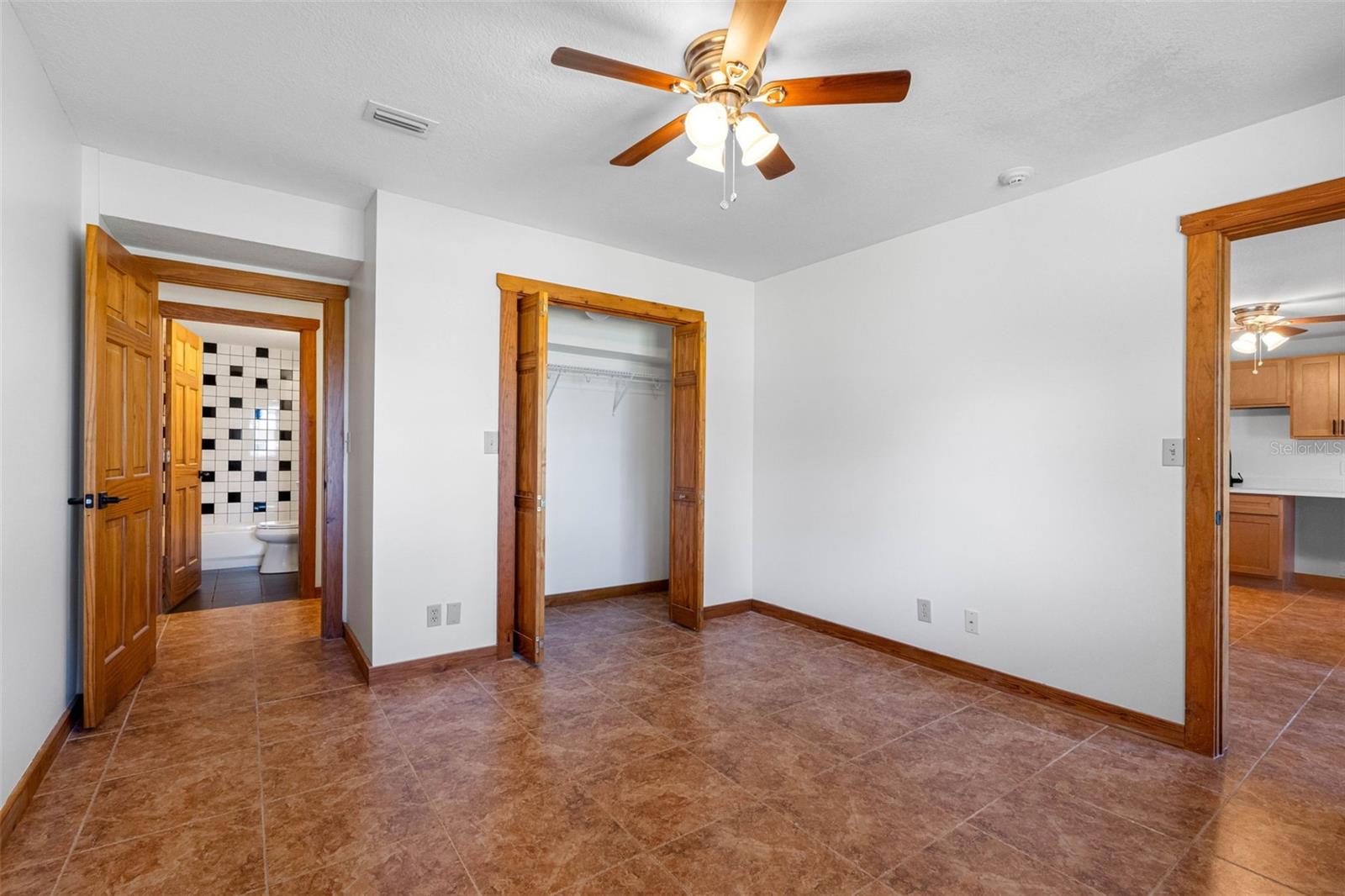 Listing photo id 19 for 11401 Thonotosassa Road