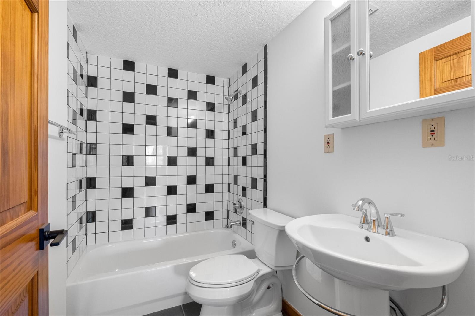 Listing photo id 20 for 11401 Thonotosassa Road