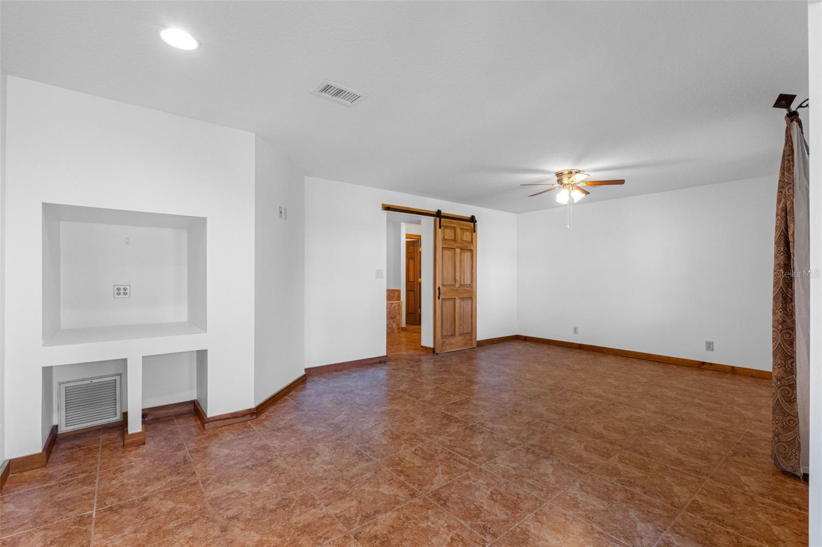 Listing photo id 21 for 11401 Thonotosassa Road