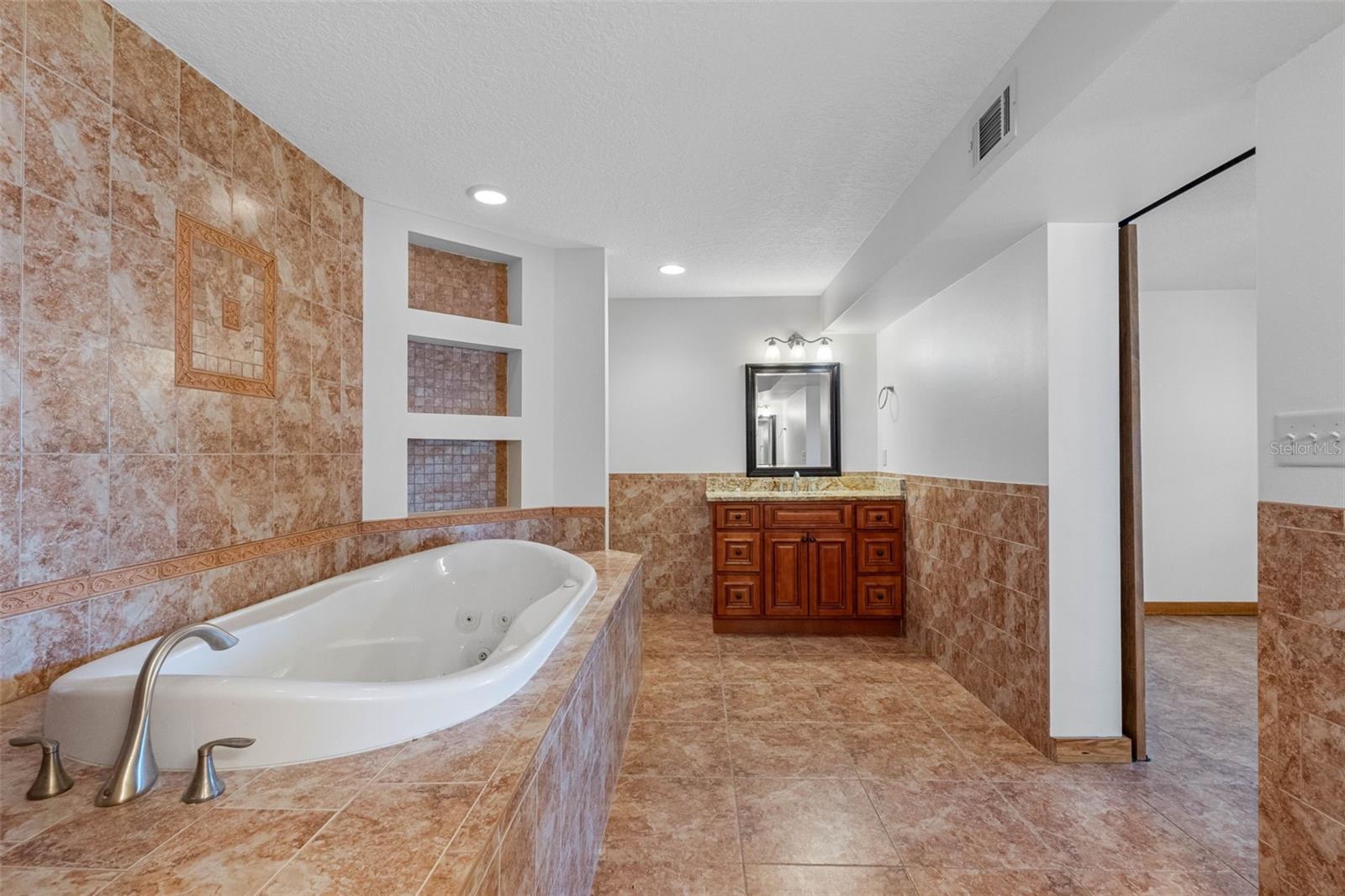 Listing photo id 25 for 11401 Thonotosassa Road