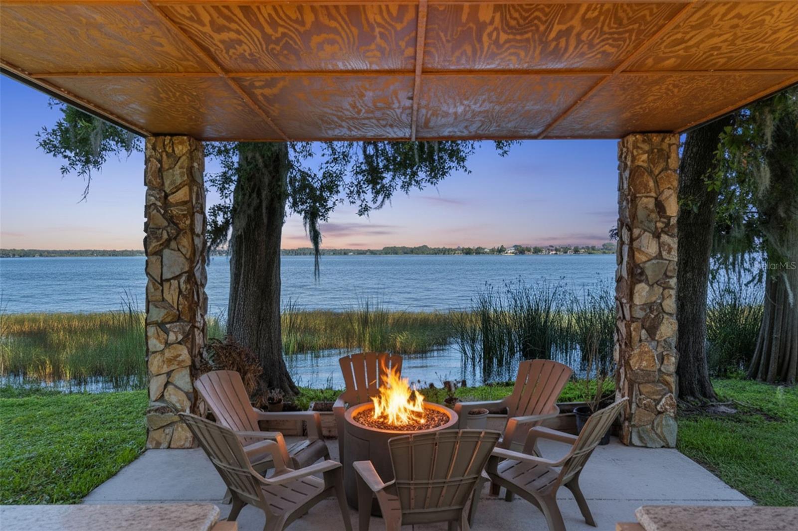 Listing photo id 1 for 11401 Thonotosassa Road