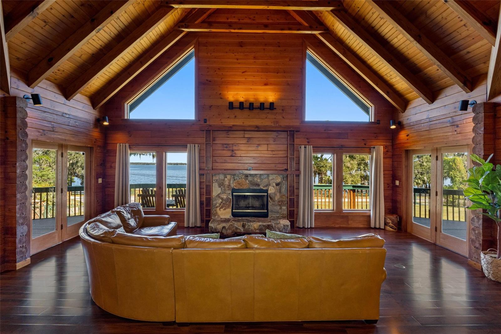 Listing photo id 2 for 11401 Thonotosassa Road