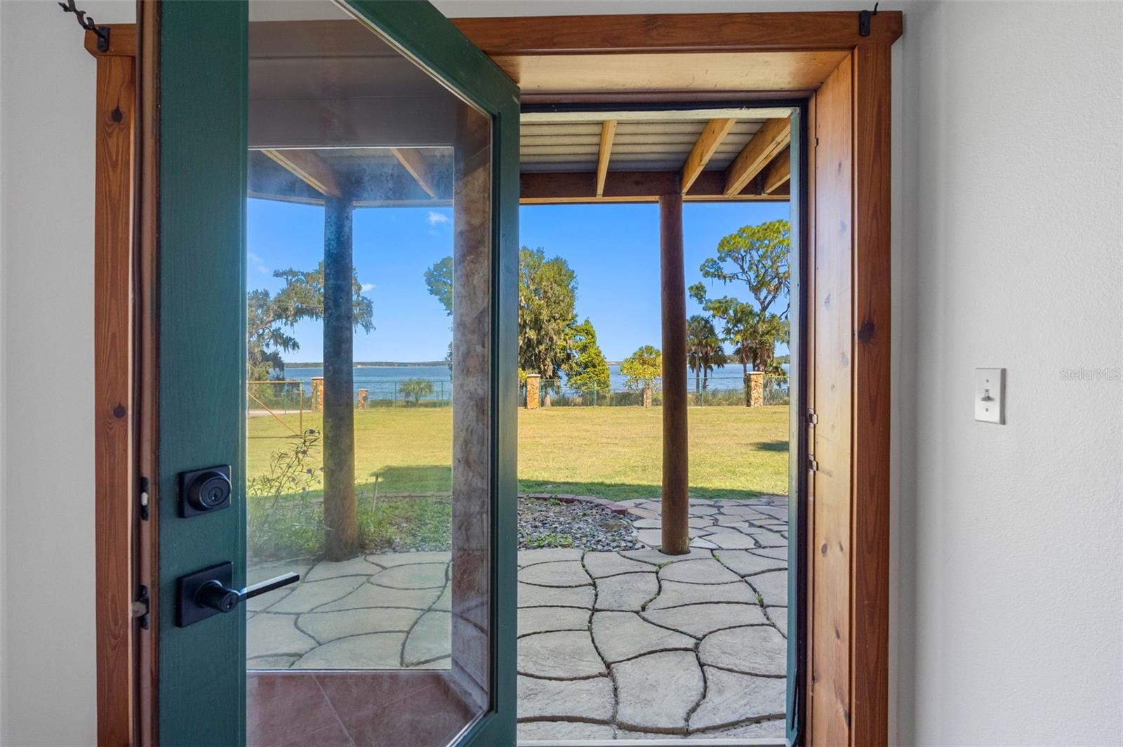 Listing photo id 42 for 11401 Thonotosassa Road