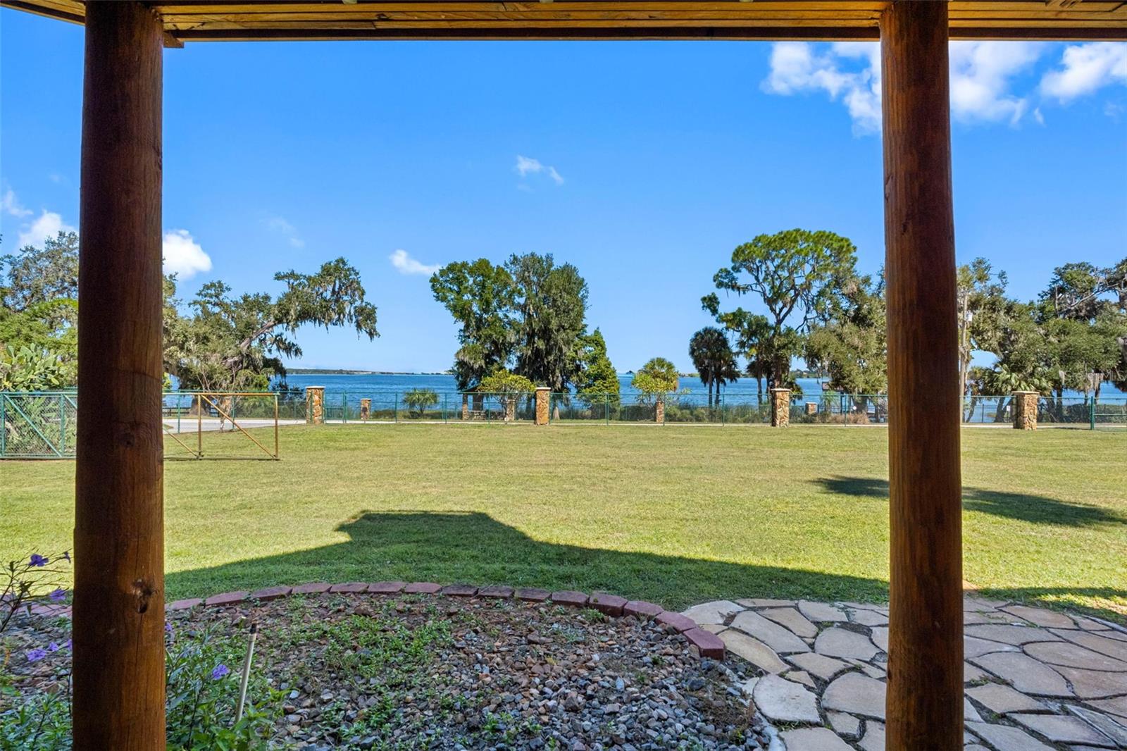 Listing photo id 43 for 11401 Thonotosassa Road
