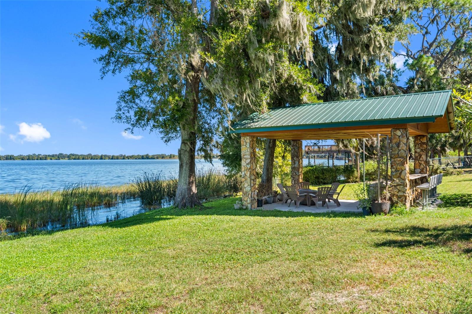 Listing photo id 46 for 11401 Thonotosassa Road