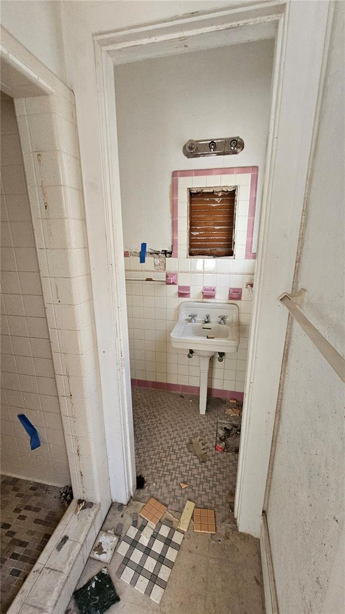 Image 11 of 18 For 852 4th Avenue N