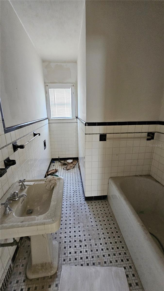 Image 13 of 18 For 852 4th Avenue N