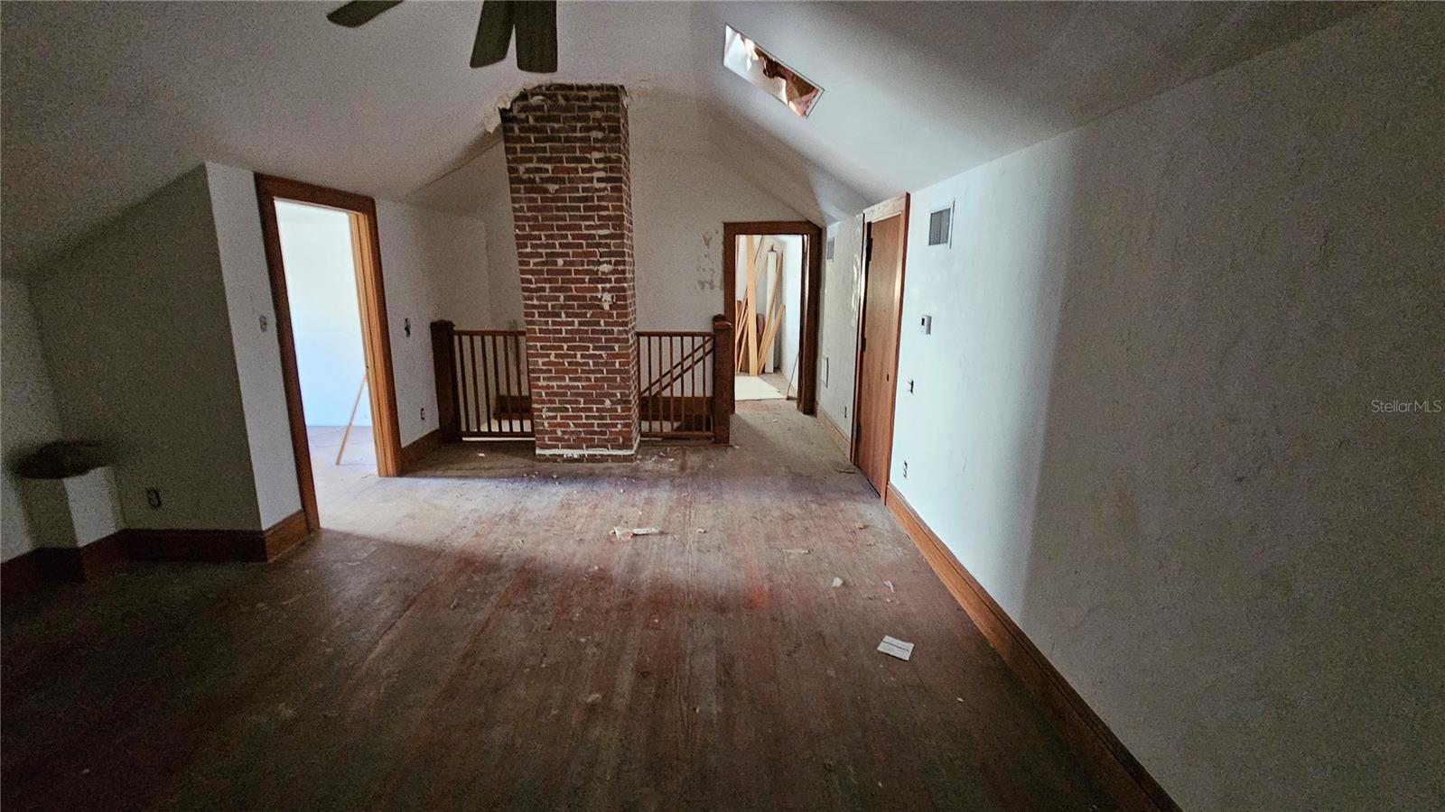 Image 16 of 18 For 852 4th Avenue N