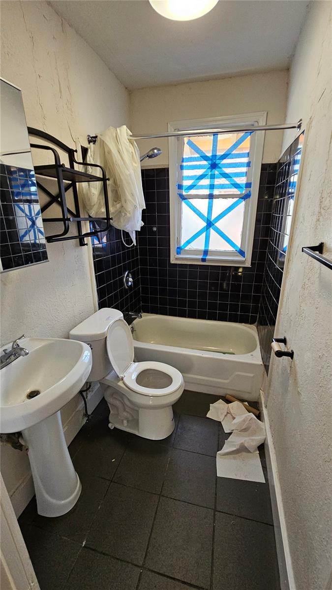 Image 18 of 18 For 852 4th Avenue N