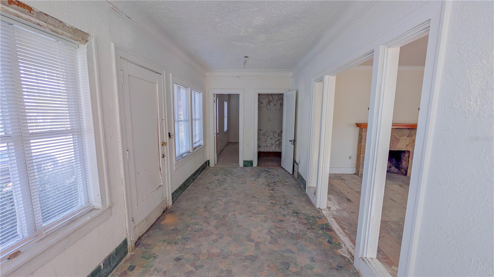 Image 20 of 29 For 852 4th Avenue N