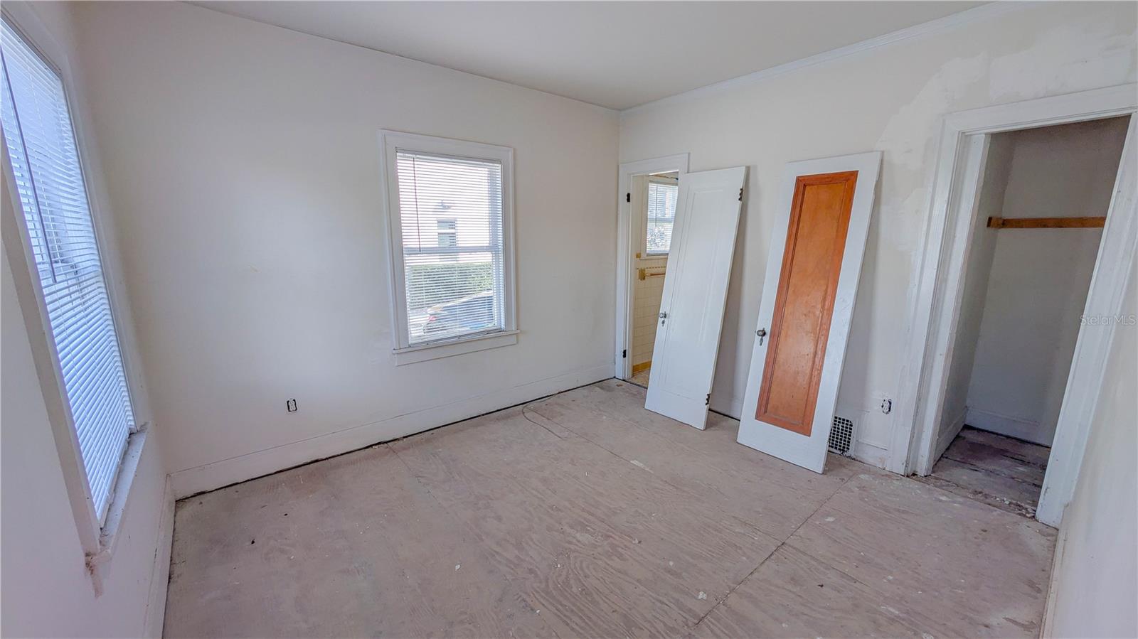 Image 21 of 29 For 852 4th Avenue N