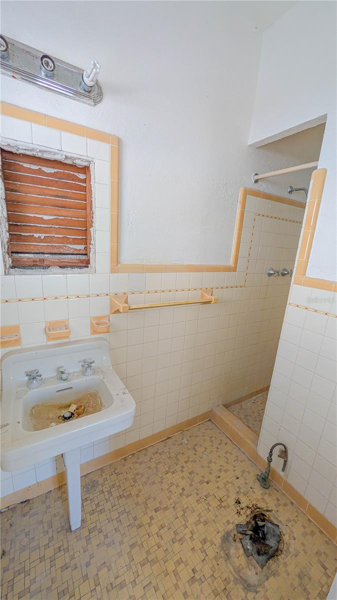 Image 22 of 29 For 852 4th Avenue N