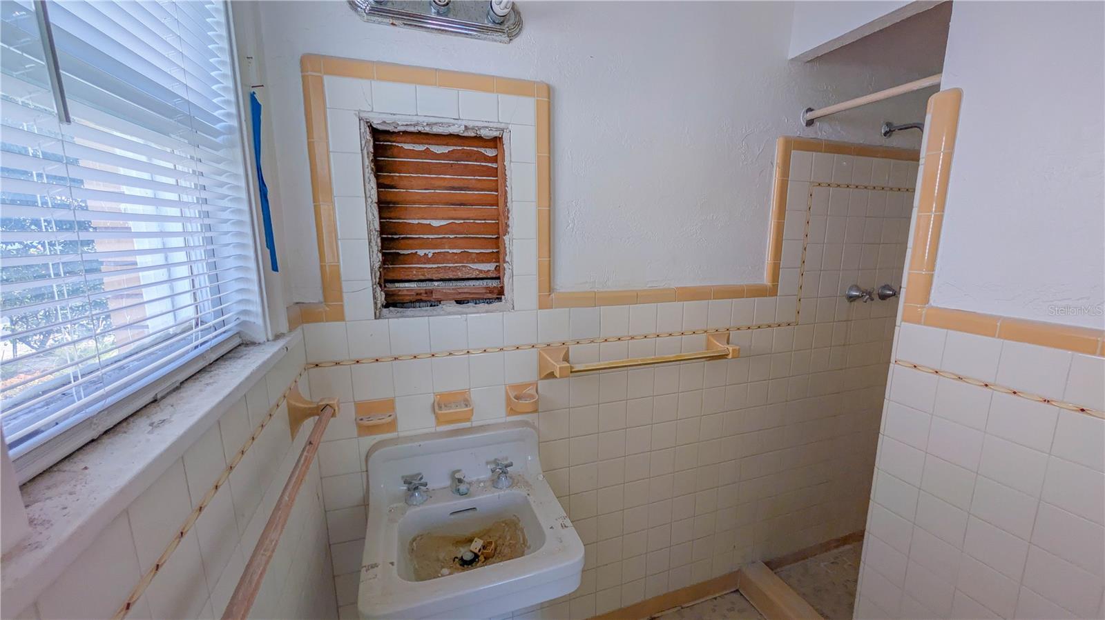 Image 24 of 29 For 852 4th Avenue N