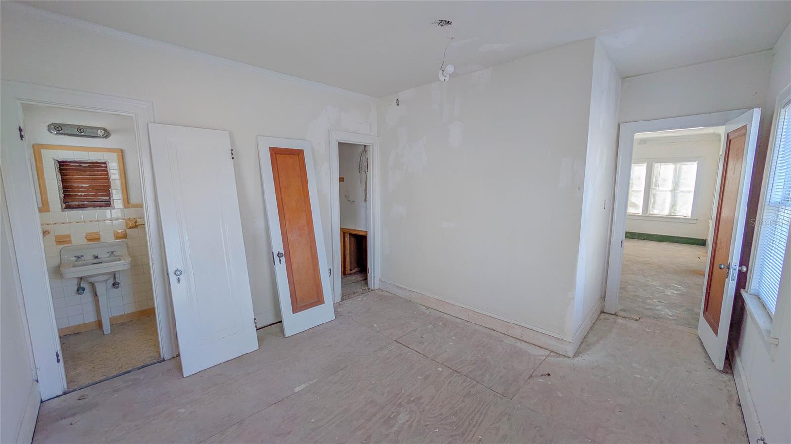 Image 25 of 29 For 852 4th Avenue N