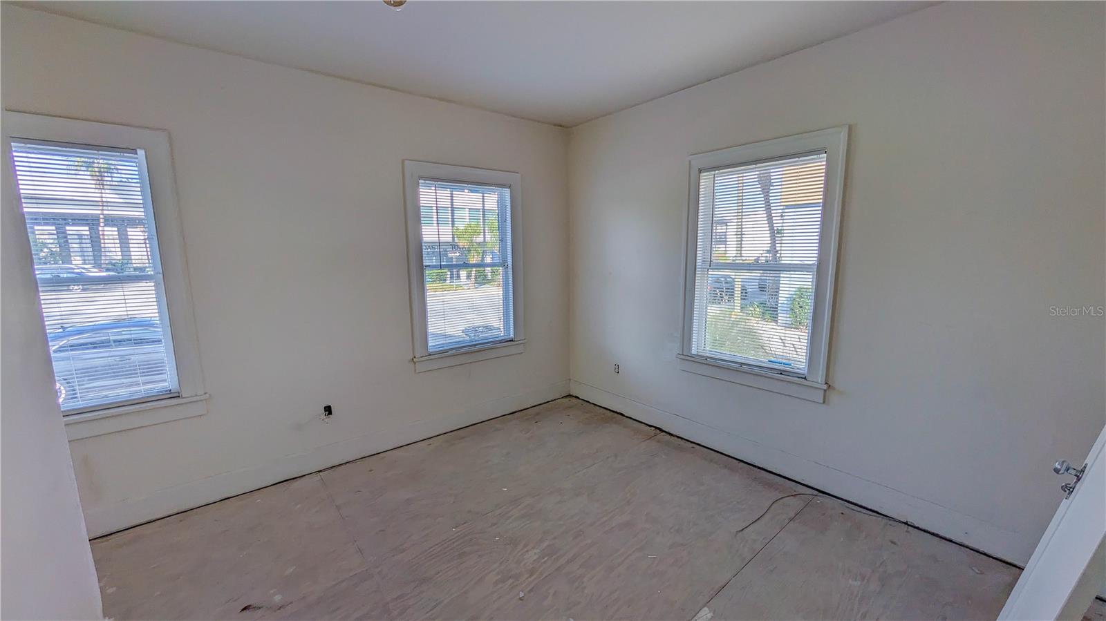 Image 26 of 29 For 852 4th Avenue N