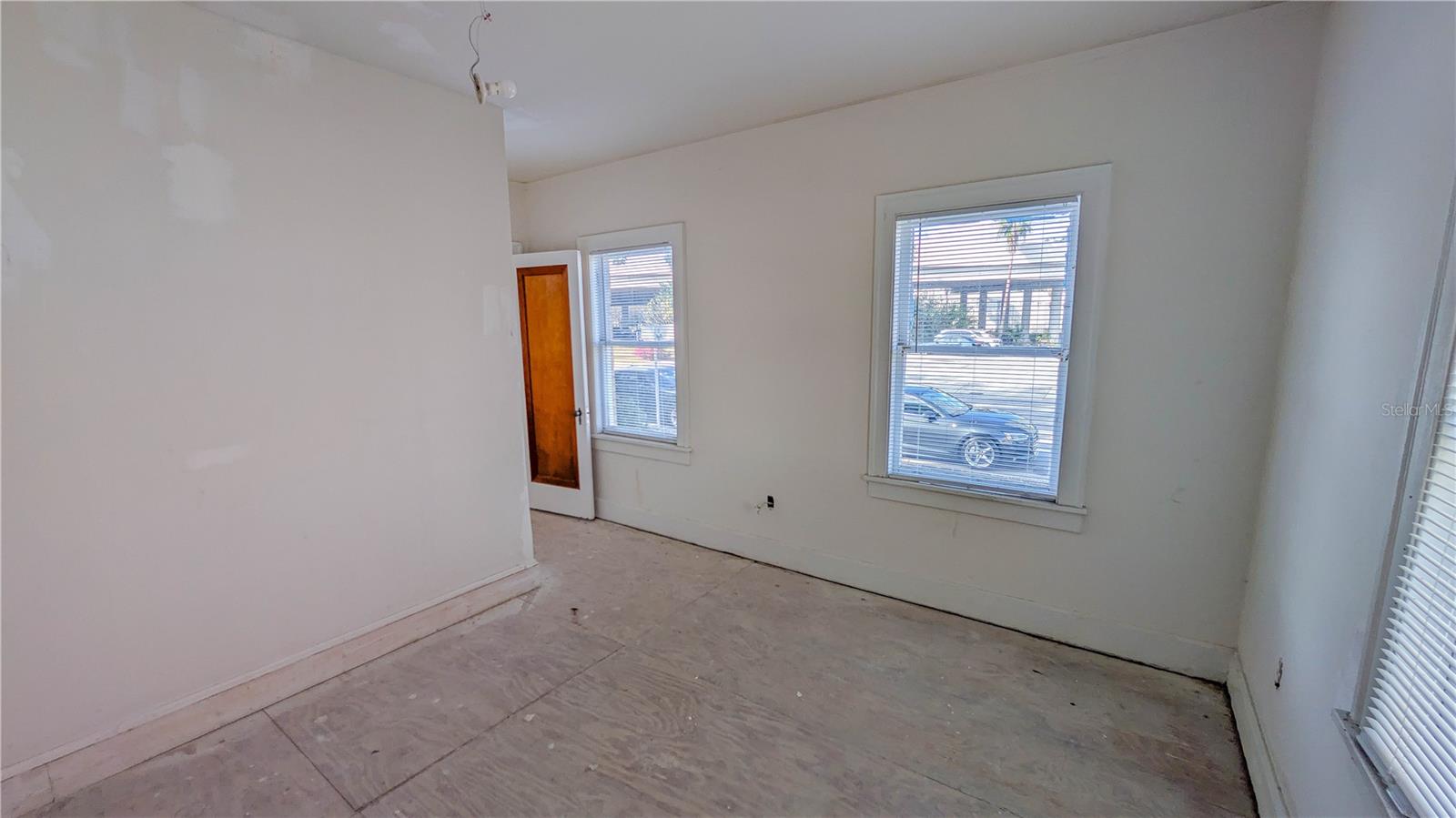 Image 27 of 29 For 852 4th Avenue N