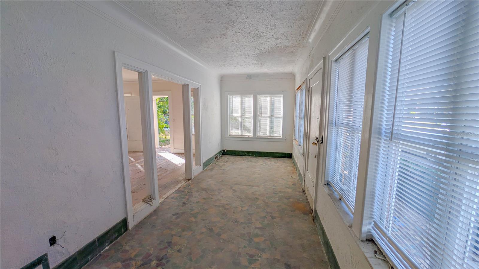 Image 28 of 29 For 852 4th Avenue N