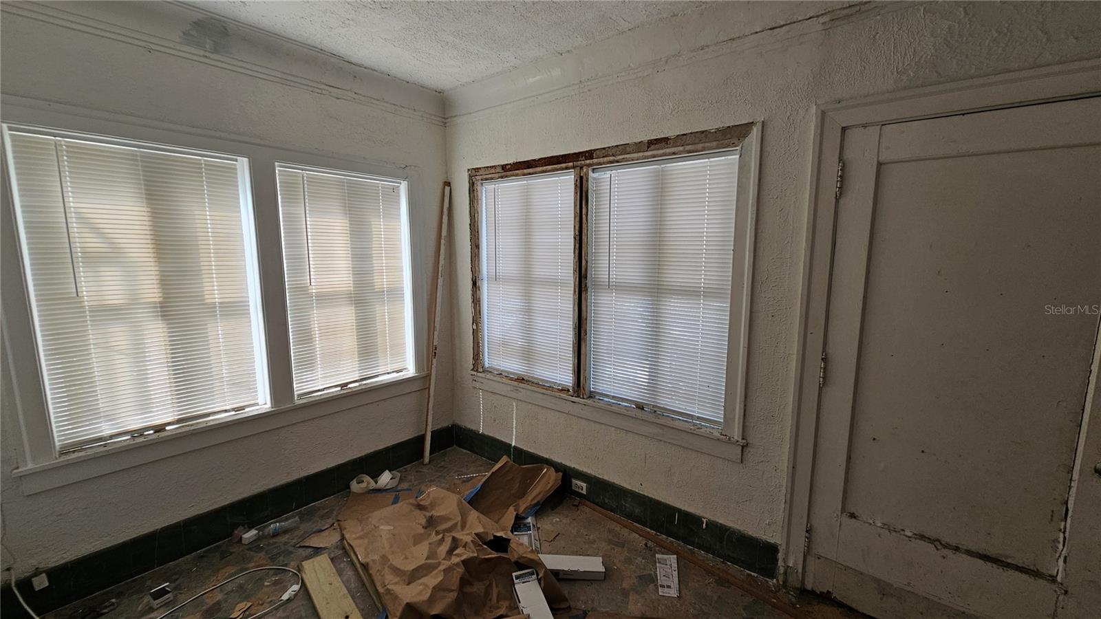 Image 5 of 18 For 852 4th Avenue N