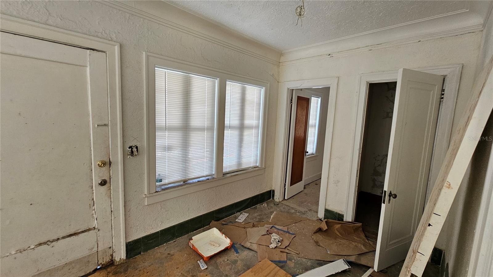 Image 6 of 18 For 852 4th Avenue N