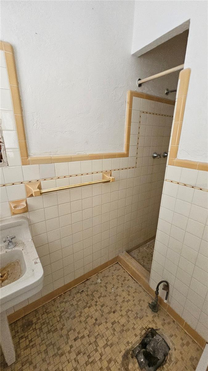 Image 8 of 18 For 852 4th Avenue N