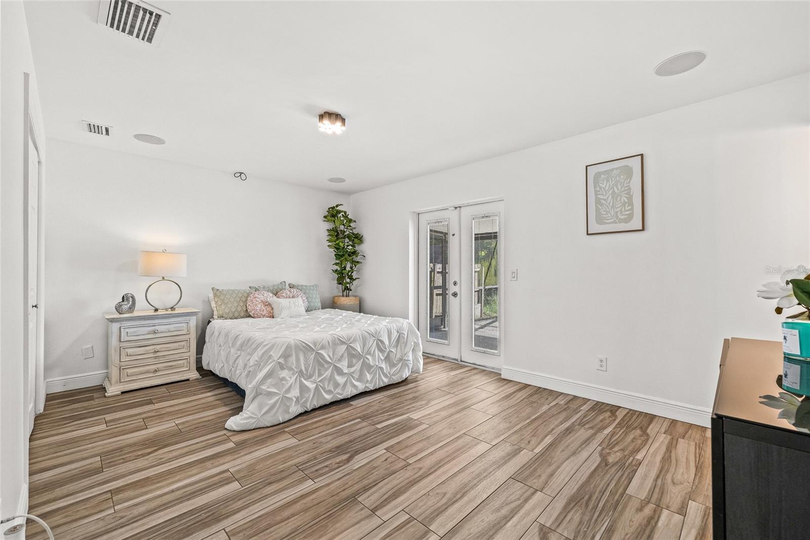 Image 14 of 40 For 5003 Presidential Street