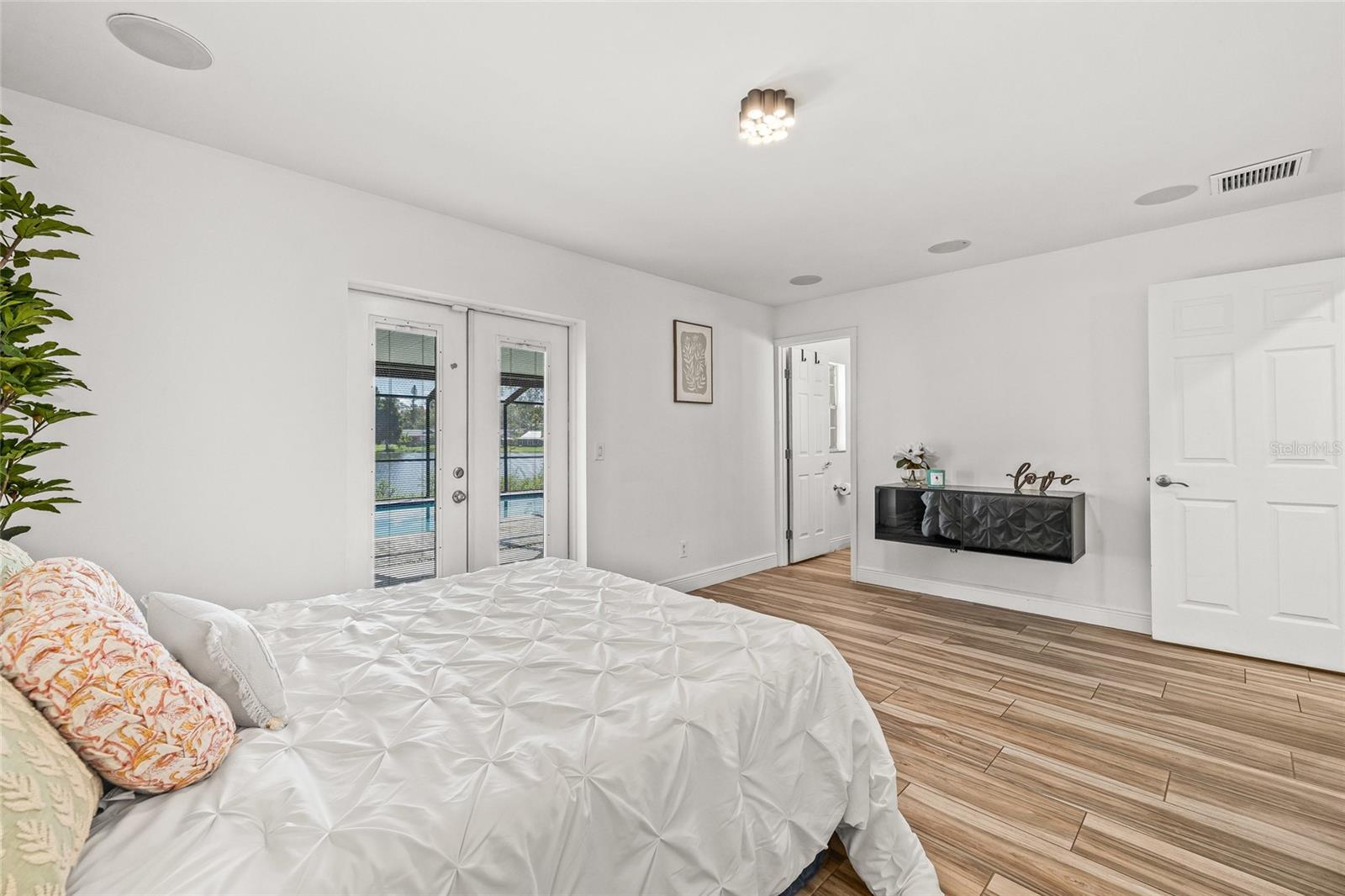 Image 15 of 40 For 5003 Presidential Street