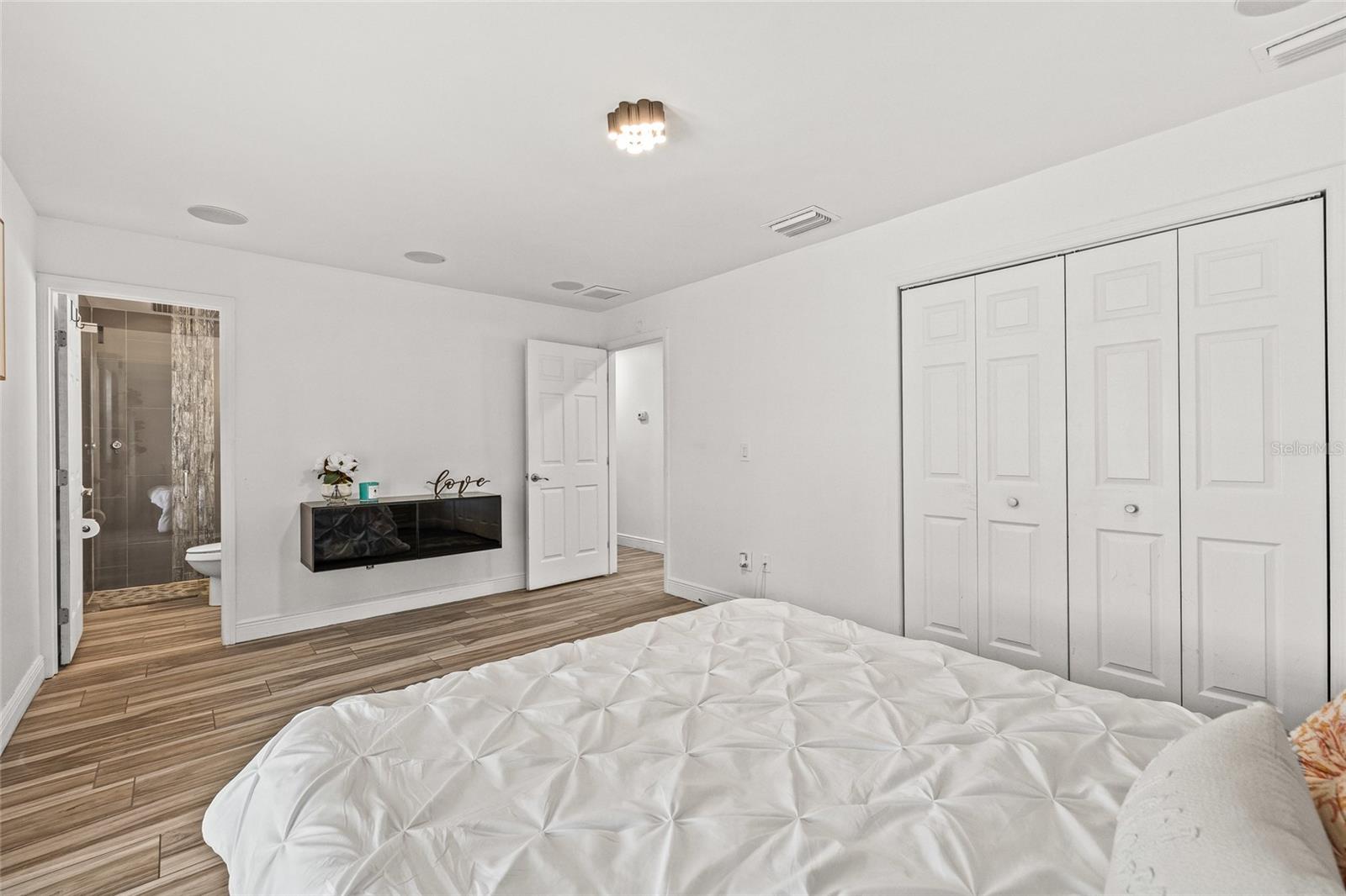 Image 16 of 40 For 5003 Presidential Street