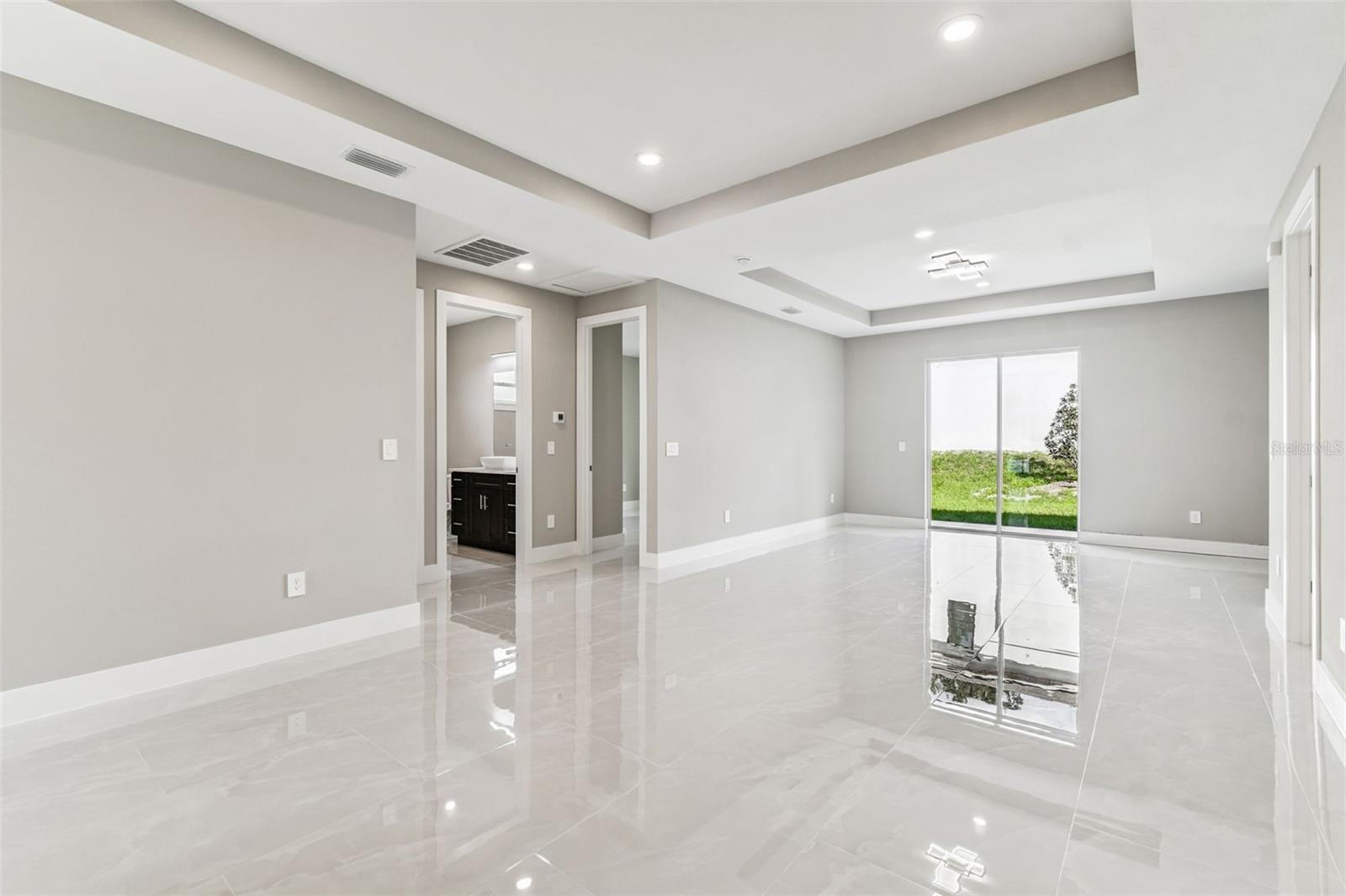 Image 11 of 64 For 300 Lemon Avenue