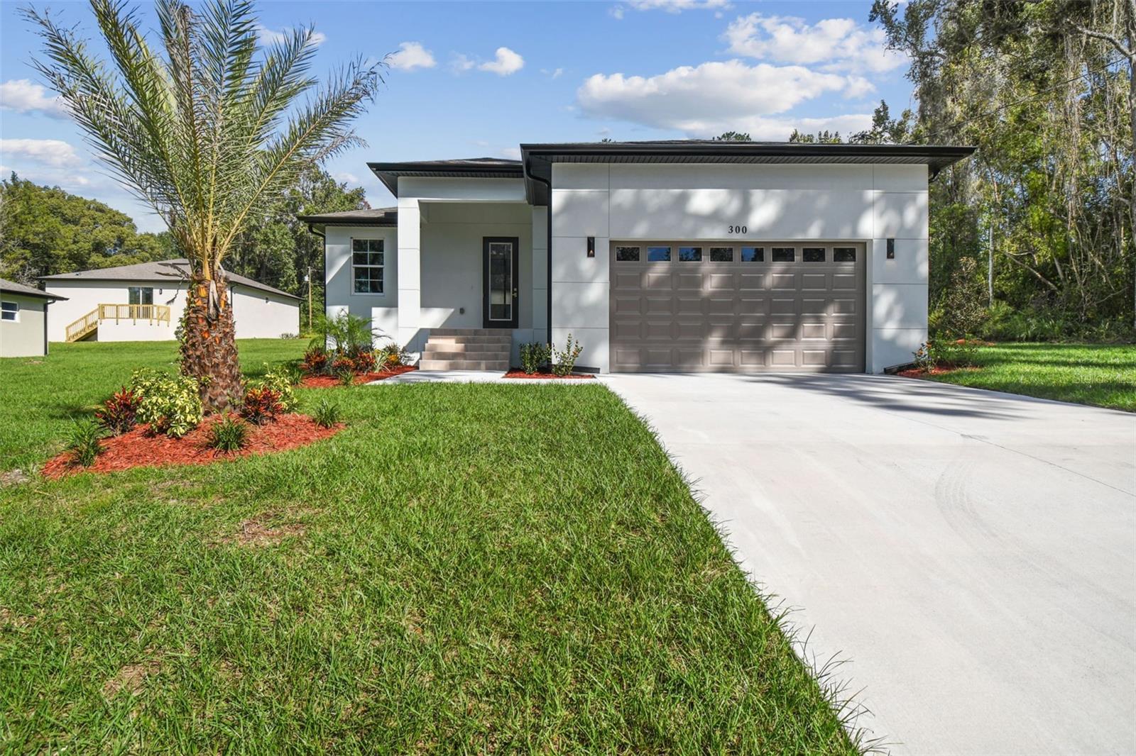 Image 4 of 64 For 300 Lemon Avenue