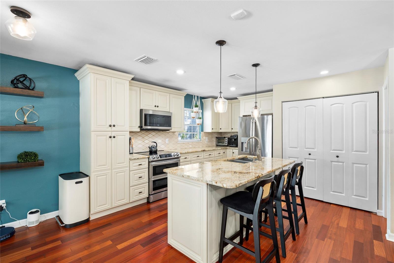 Image 12 of 41 For 5705 Bayshore Boulevard