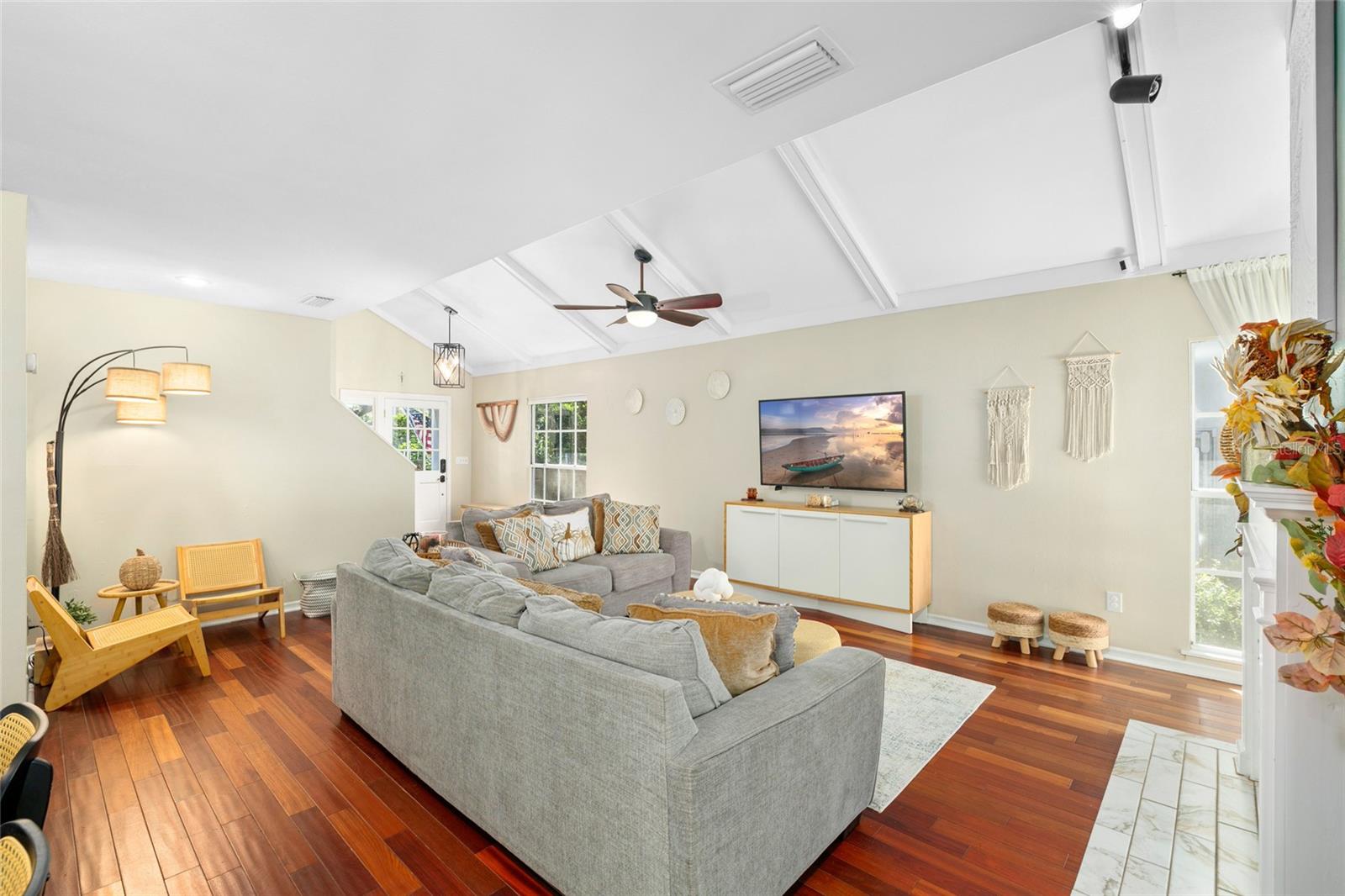 Image 8 of 41 For 5705 Bayshore Boulevard